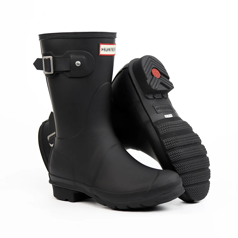 حذاء نسائي من الجلد المطرز حتى منتصف الساق