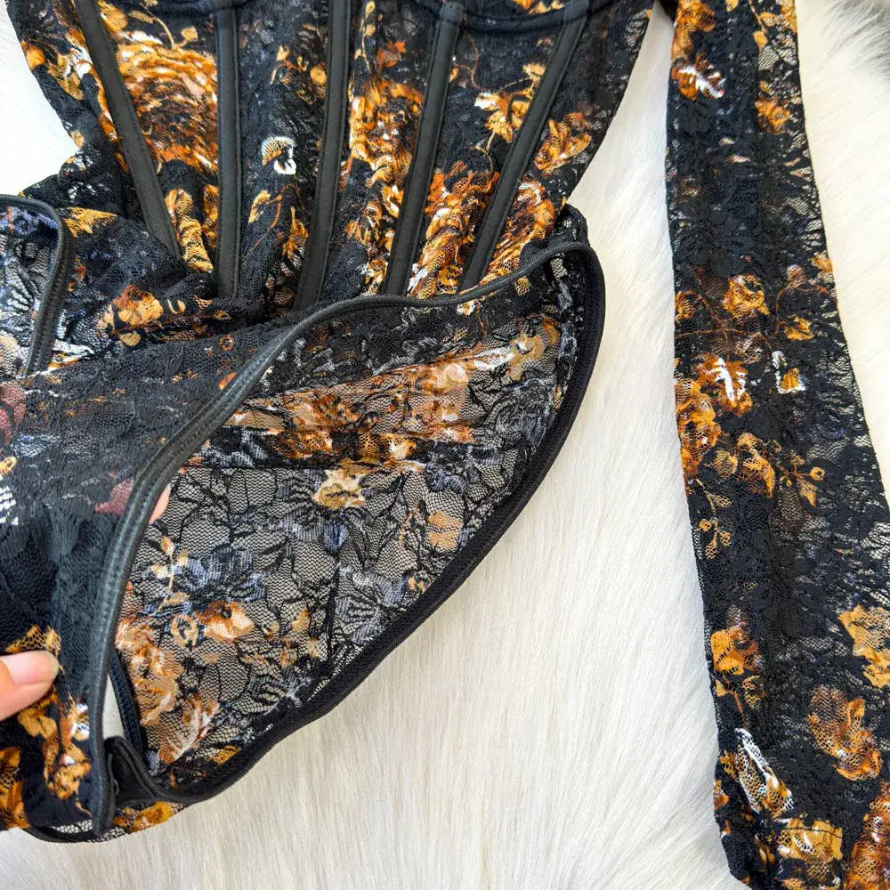 بدلة جسم نسائية مطبوعة بشبكة ورقبة مربعة