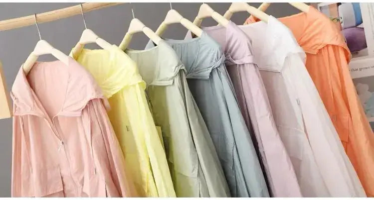 سترة نسائية خفيفة الوزن مقاومة للرياح بغطاء للرأس