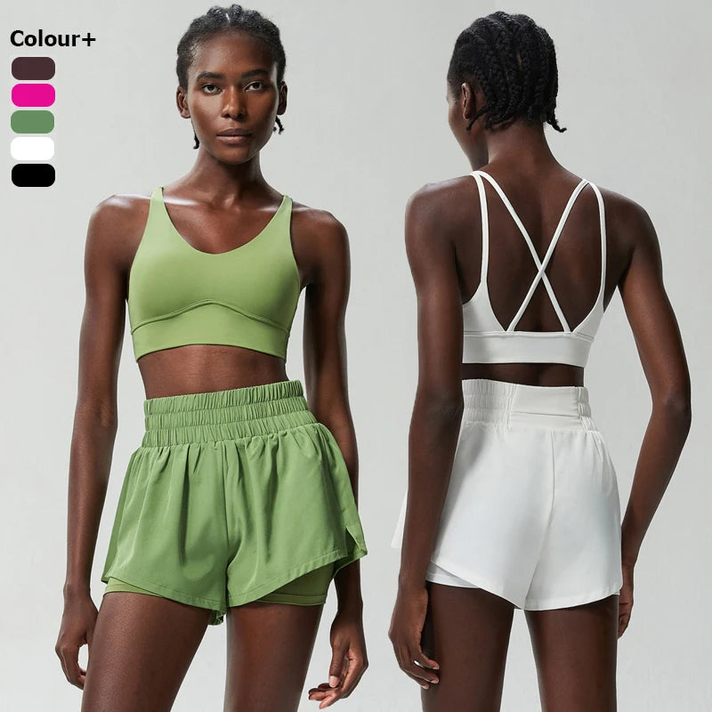 مجموعة رياضية سريعة الجفاف للنساء في الهواء الطلق