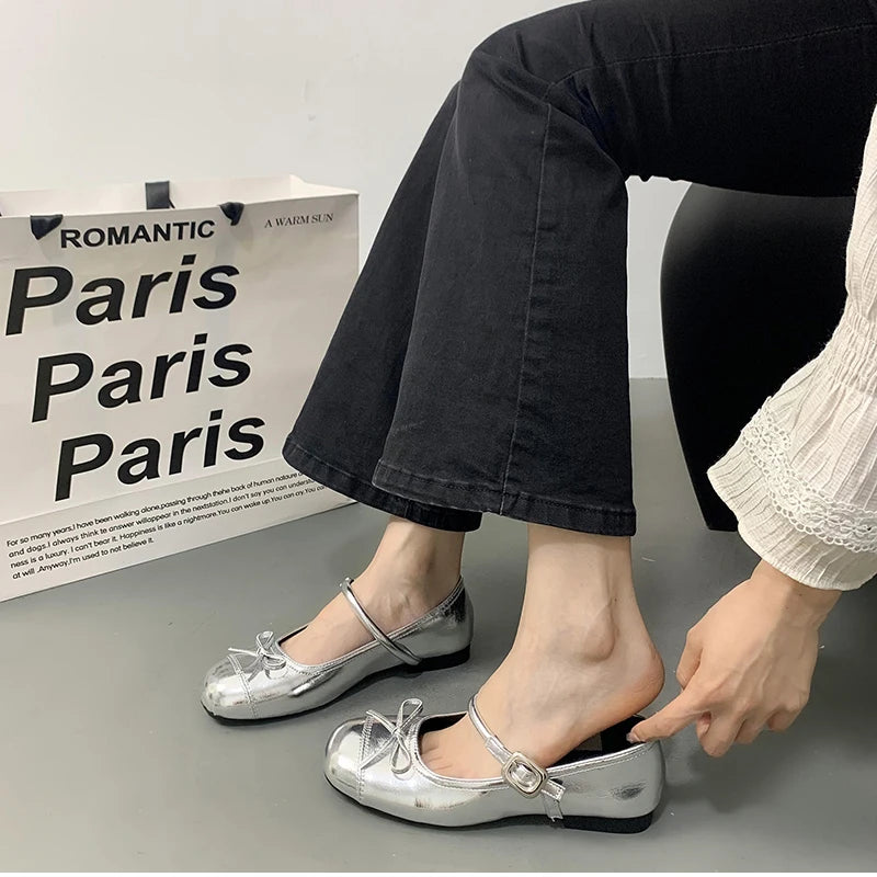 أحذية نسائية فاخرة بدون رباط من ماركة لوفرز