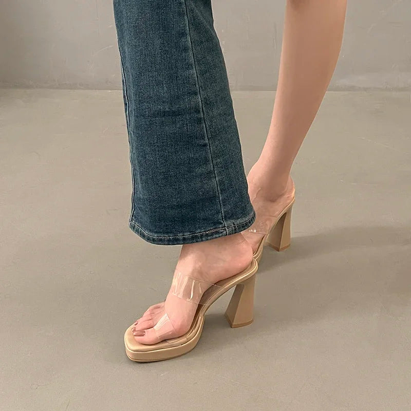 حذاء مفتوح من الأمام شفاف بكعب عالٍ – صيف 2025