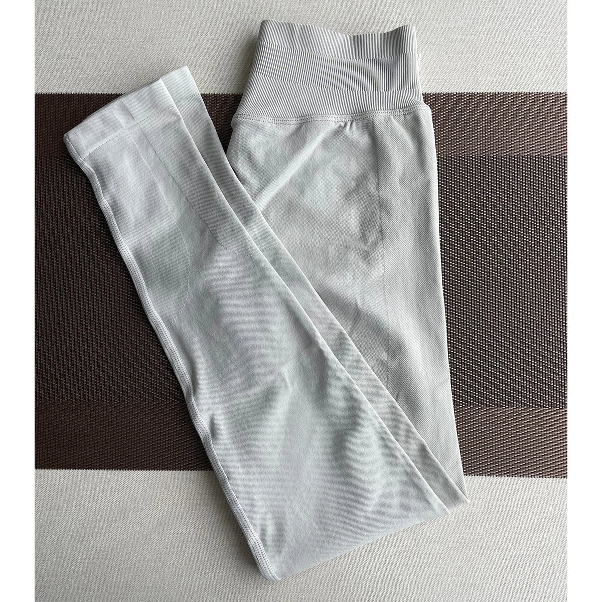 بنطال يوغا ضيق بدون درزات للنساء