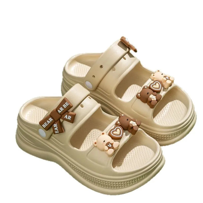 صنادل نسائية بكعب رفيع للصيف في الهواء الطلق