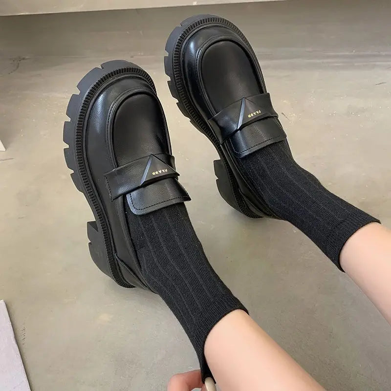 حذاء مكتب نسائي أسود بكعب منخفض