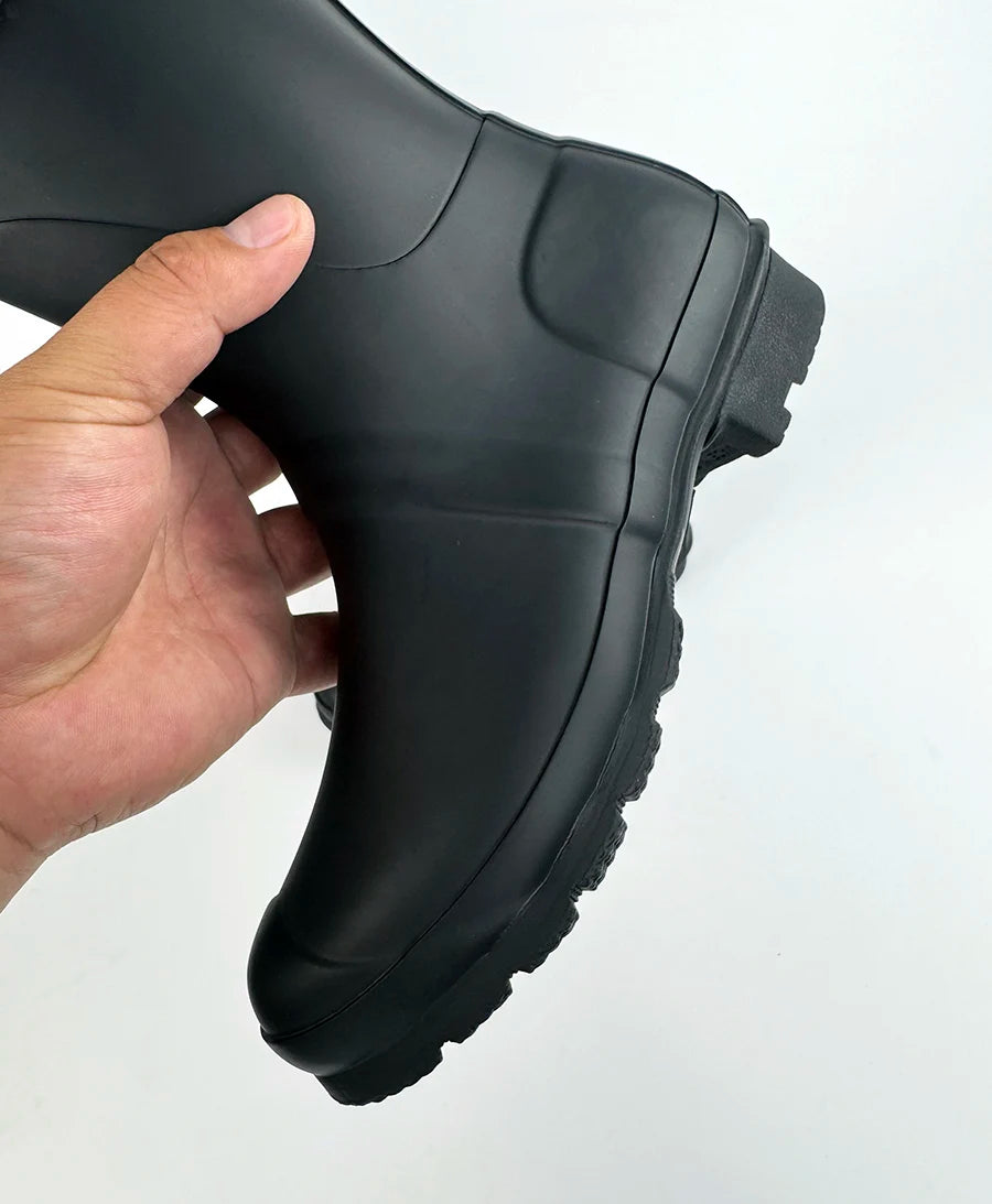 حذاء نسائي من الجلد المطرز حتى منتصف الساق