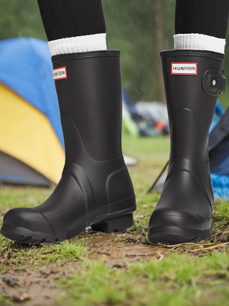 حذاء نسائي من الجلد المطرز حتى منتصف الساق