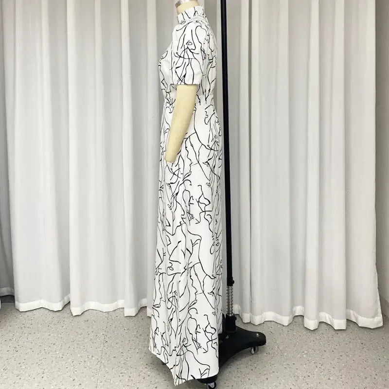 جمبسوت نسائي واسع الساق بطبعة فنية