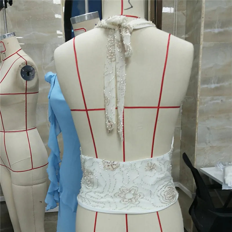 بلوزة نسائية بدون أكمام ذات ترتر عميق على شكل حرف V