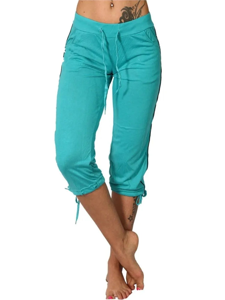 بنطال ليجنز نسائي قصير بجيوب وخصر متوسط