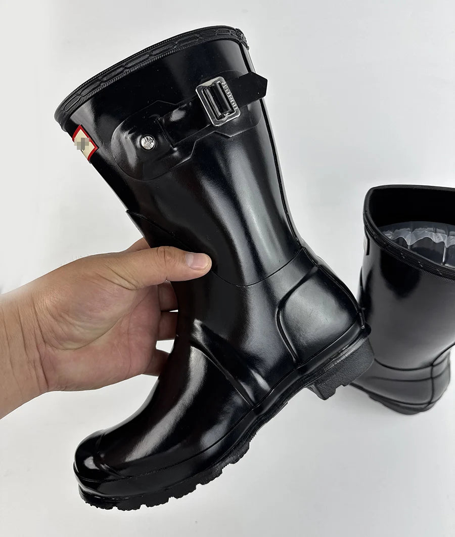 حذاء نسائي من الجلد المطرز حتى منتصف الساق