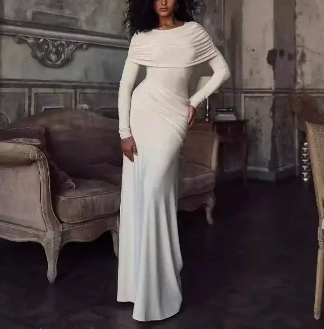 فساتين بأكمام طويلة ورقبة دائرية