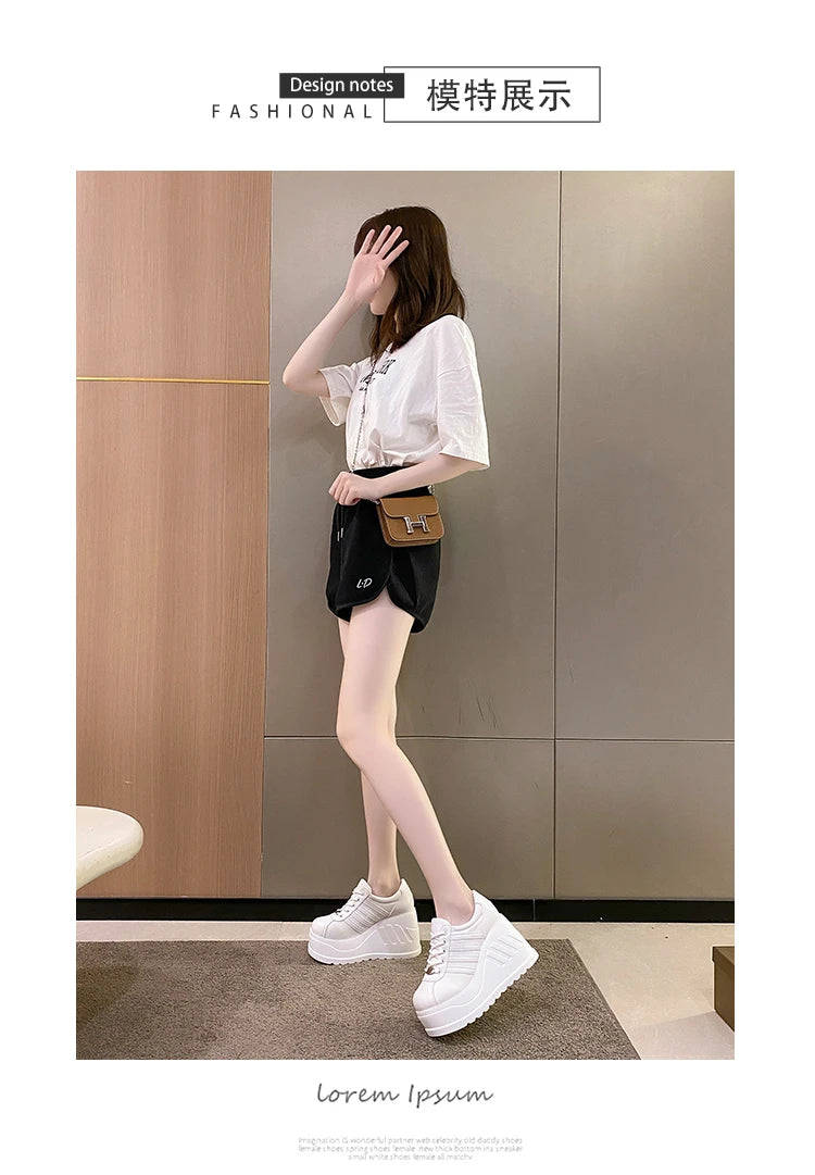 أحذية نسائية بكعب عالٍ وأربطة ورأس دائري