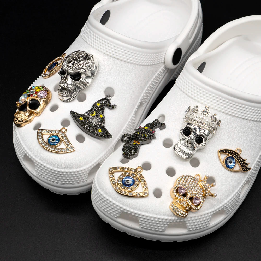 زينة أحذية نسائية على شكل جمجمة مع مشابك معدنية