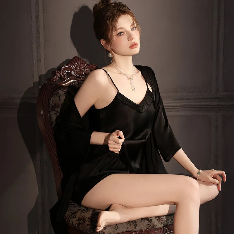 طقم رداء صيفي من الساتان للنساء