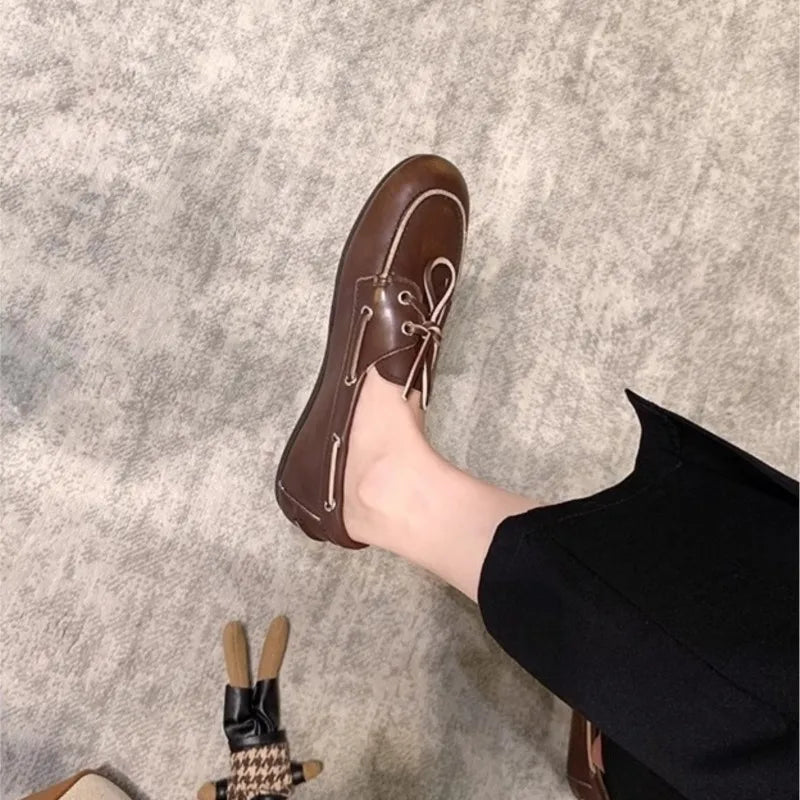 أحذية نسائية بدون كعب - حذاء مسطح برباط من الجلد الطبيعي 2025