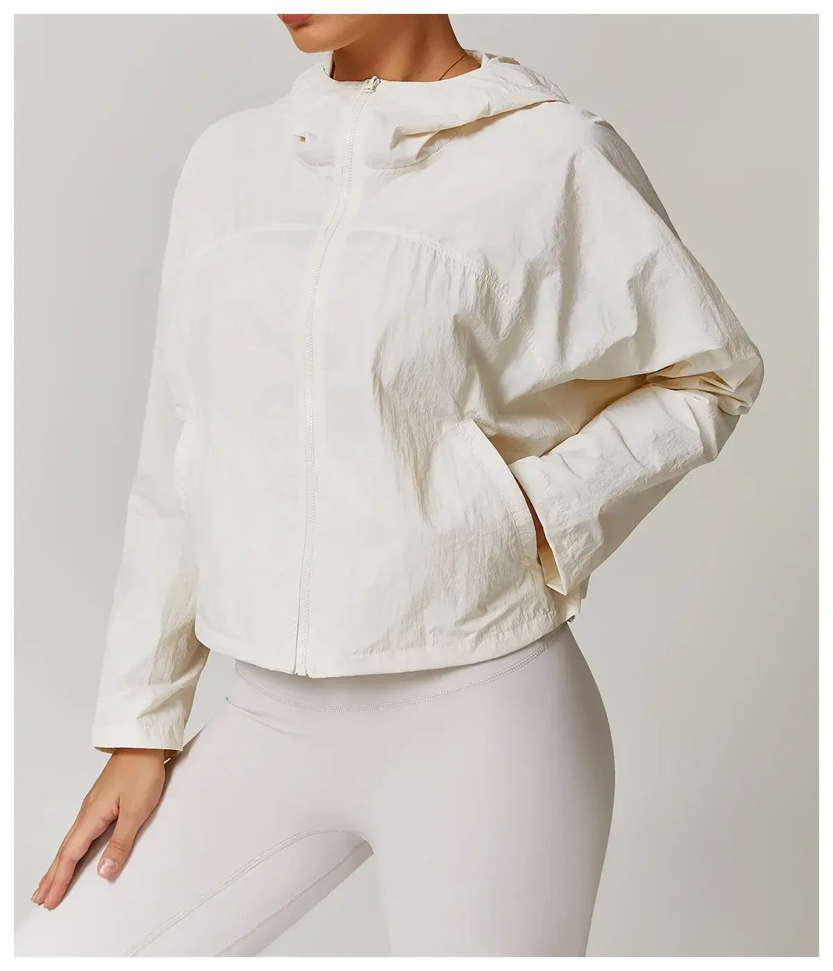 سترة رياضية نسائية سريعة الجفاف بغطاء للرأس