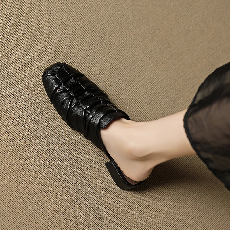 صنادل نسائية بكعب عريض من الجلد