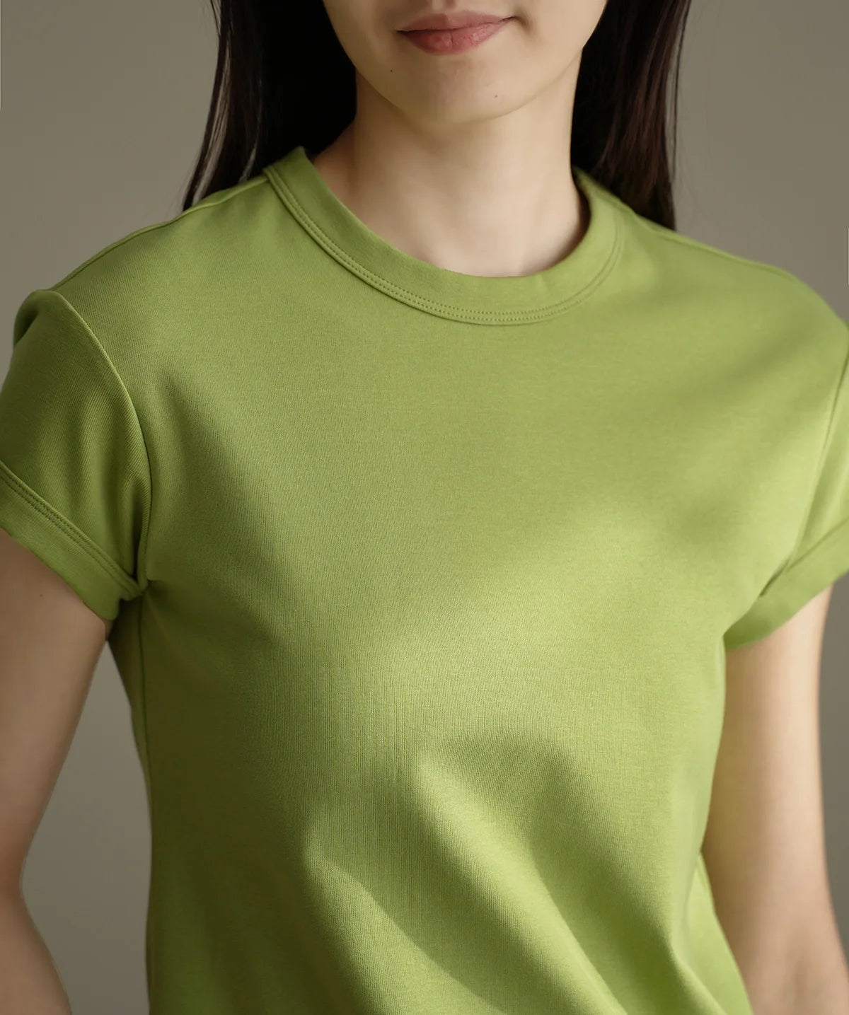 تي شيرت نسائي بطبعة ملونة