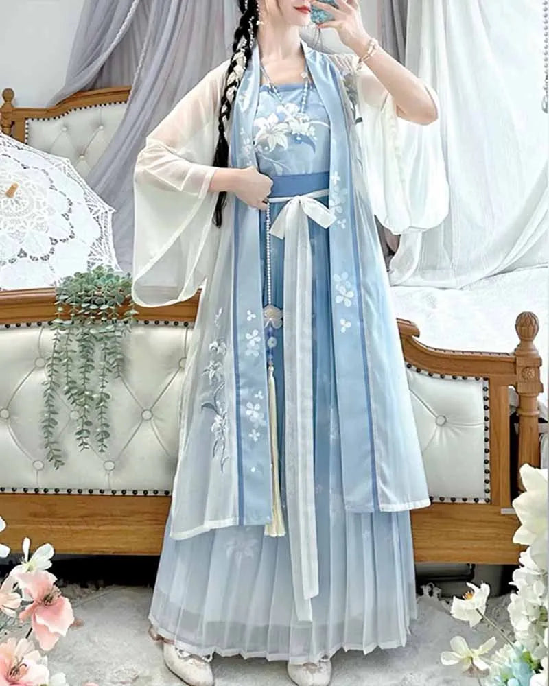 Plus size light-blue hanfu vintage dress for women, featuring floral designs and flowing sleeves, perfect for cosplay and special occasions.