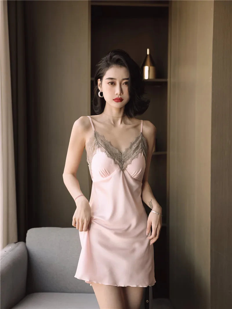 بيجامات نسائية من الحرير الجليدي