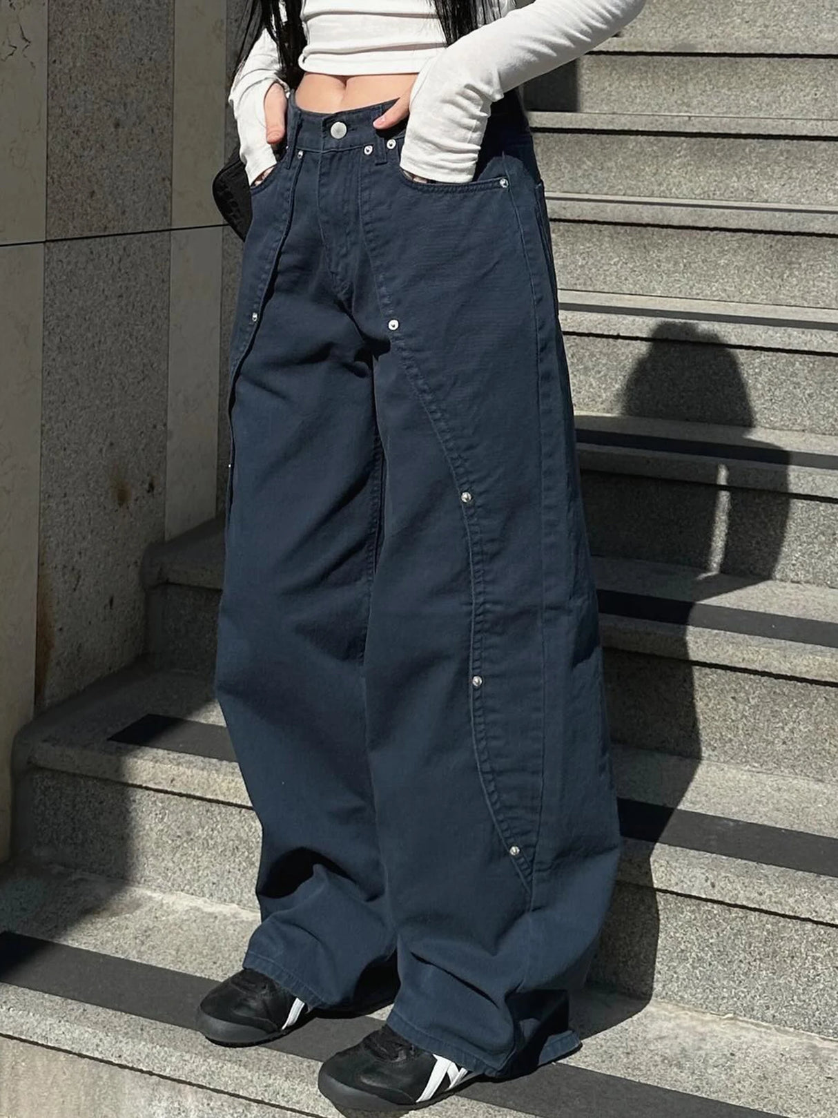 Women Low-Waist Rivet Wide Jeans