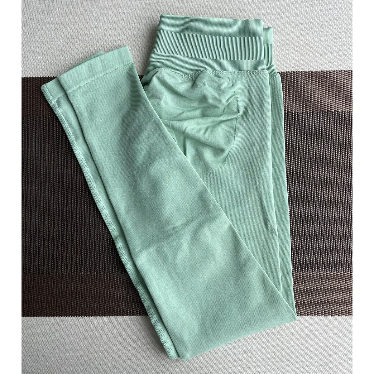 بنطال يوغا ضيق بدون درزات للنساء