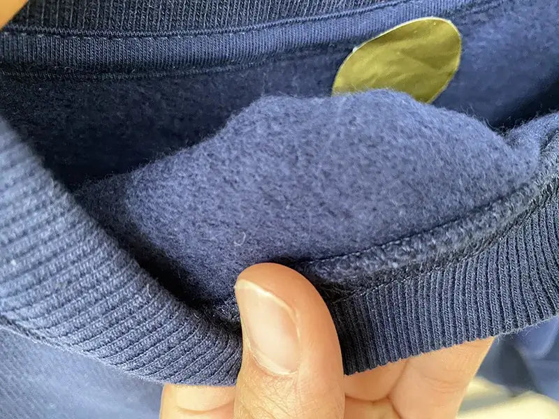 سويت شيرت نسائي بطبعة حروف عتيقة برقبة دائرية