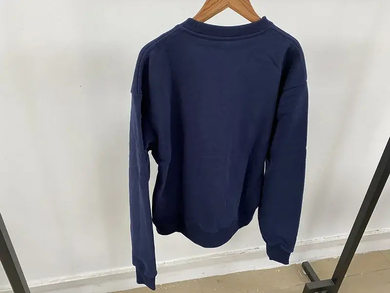 سويت شيرت نسائي بطبعة حروف عتيقة برقبة دائرية