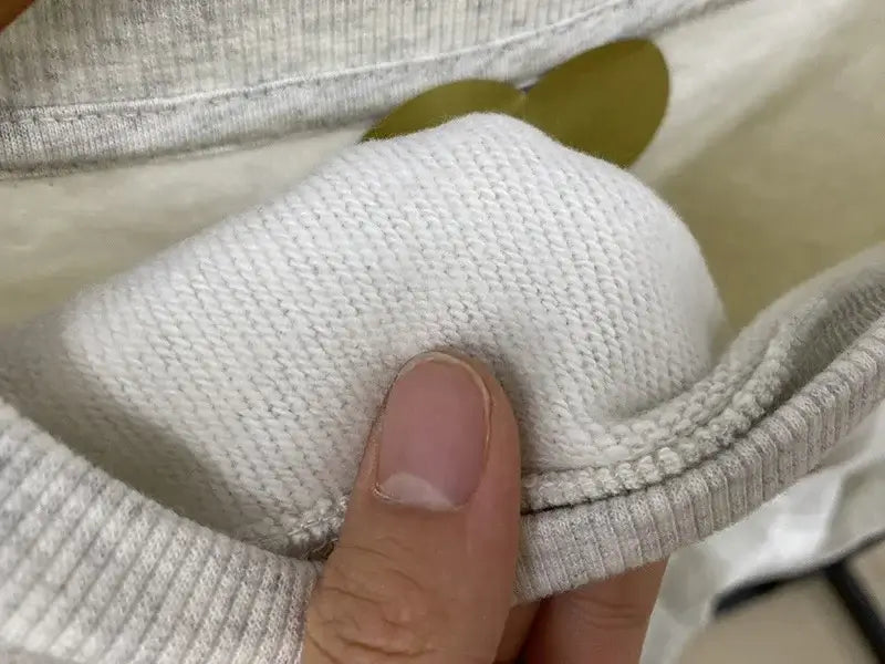 سويت شيرت نسائي بطبعة حروف عتيقة برقبة دائرية