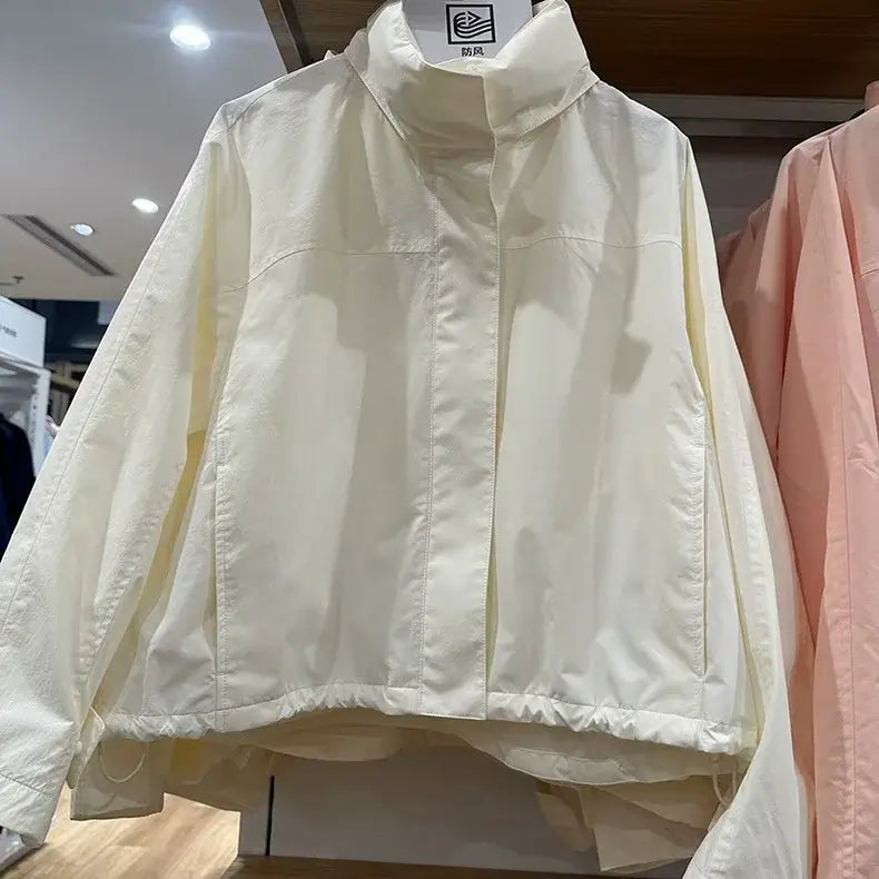 معطف نسائي رقيق بغطاء للرأس واقٍ من الرياح