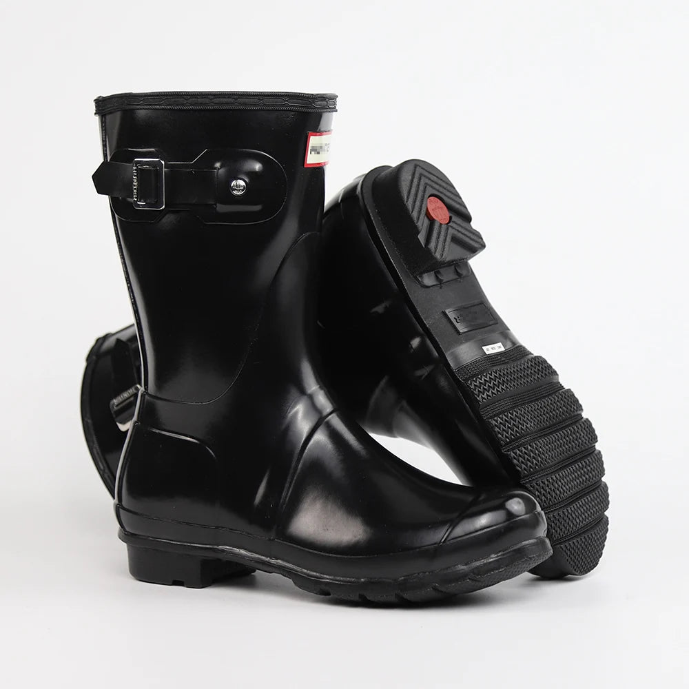 حذاء نسائي من الجلد المطرز حتى منتصف الساق