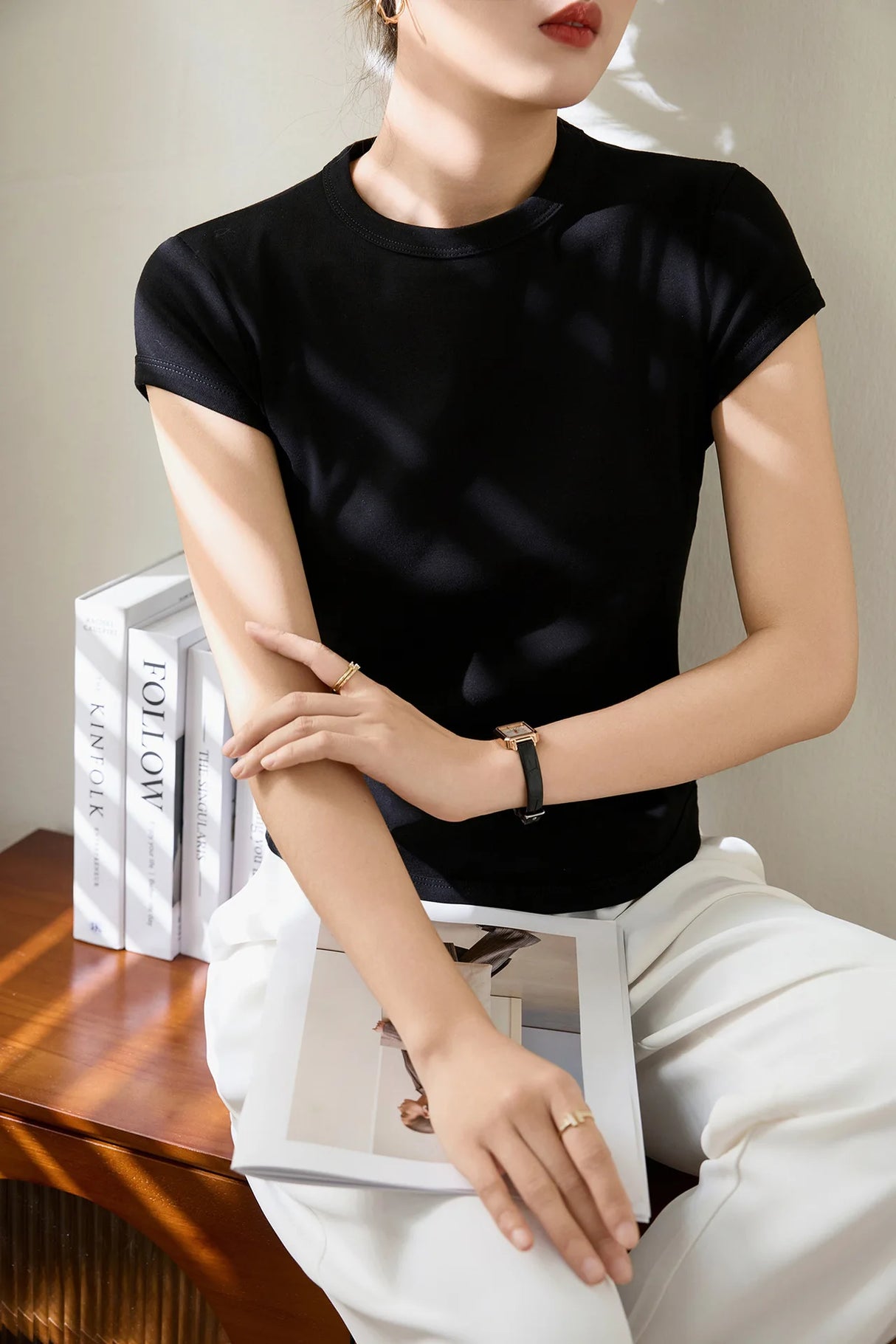 تي شيرت نسائي بطبعة ملونة