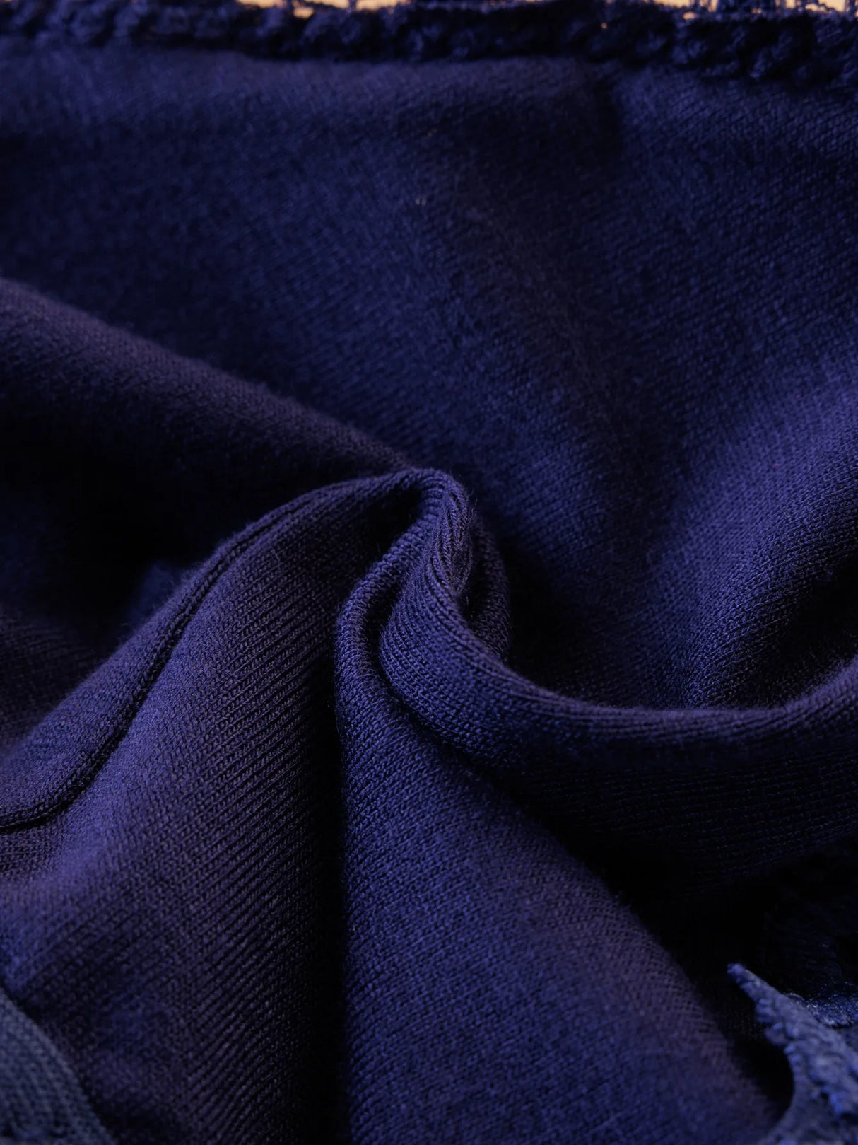 طقم حمالة صدر دانتيل متباين للنساء