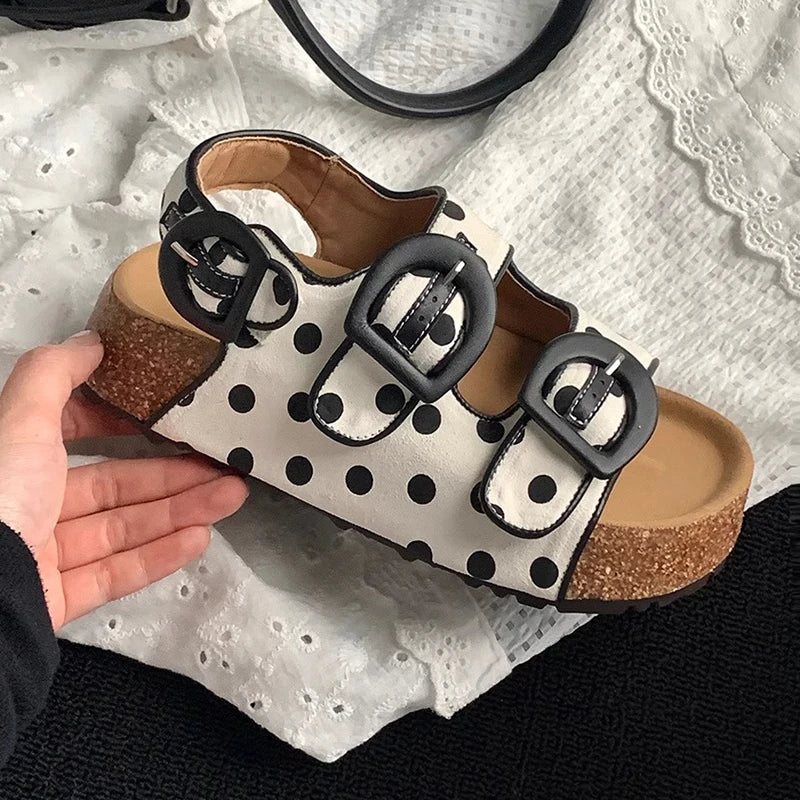 صنادل نسائية مسطحة بكعب عالٍ صيفية