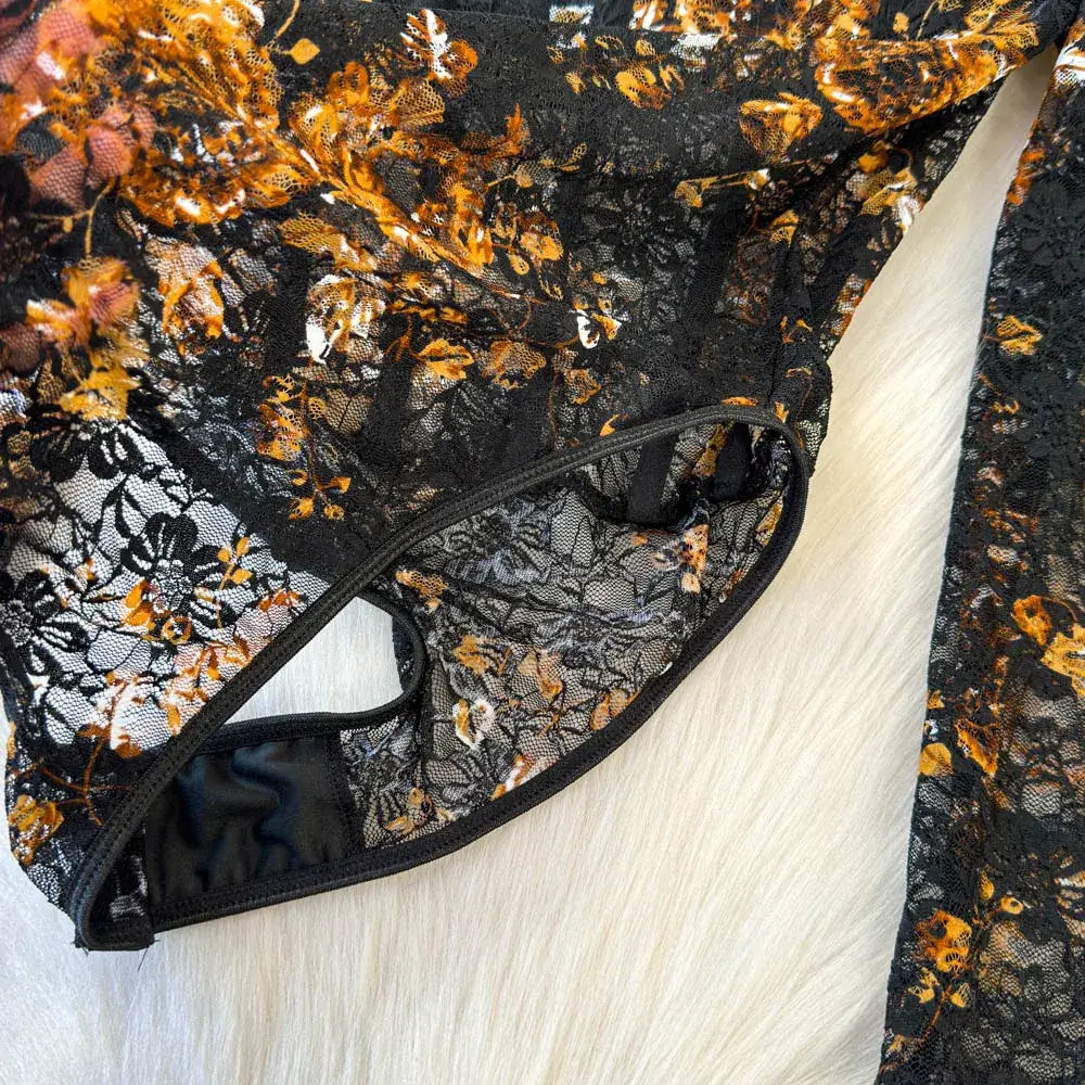 بدلة جسم نسائية مطبوعة بشبكة ورقبة مربعة