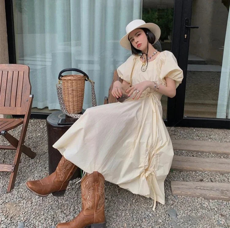 حذاء نسائي متوسط الساق من الجلد مطرز باللون الوردي