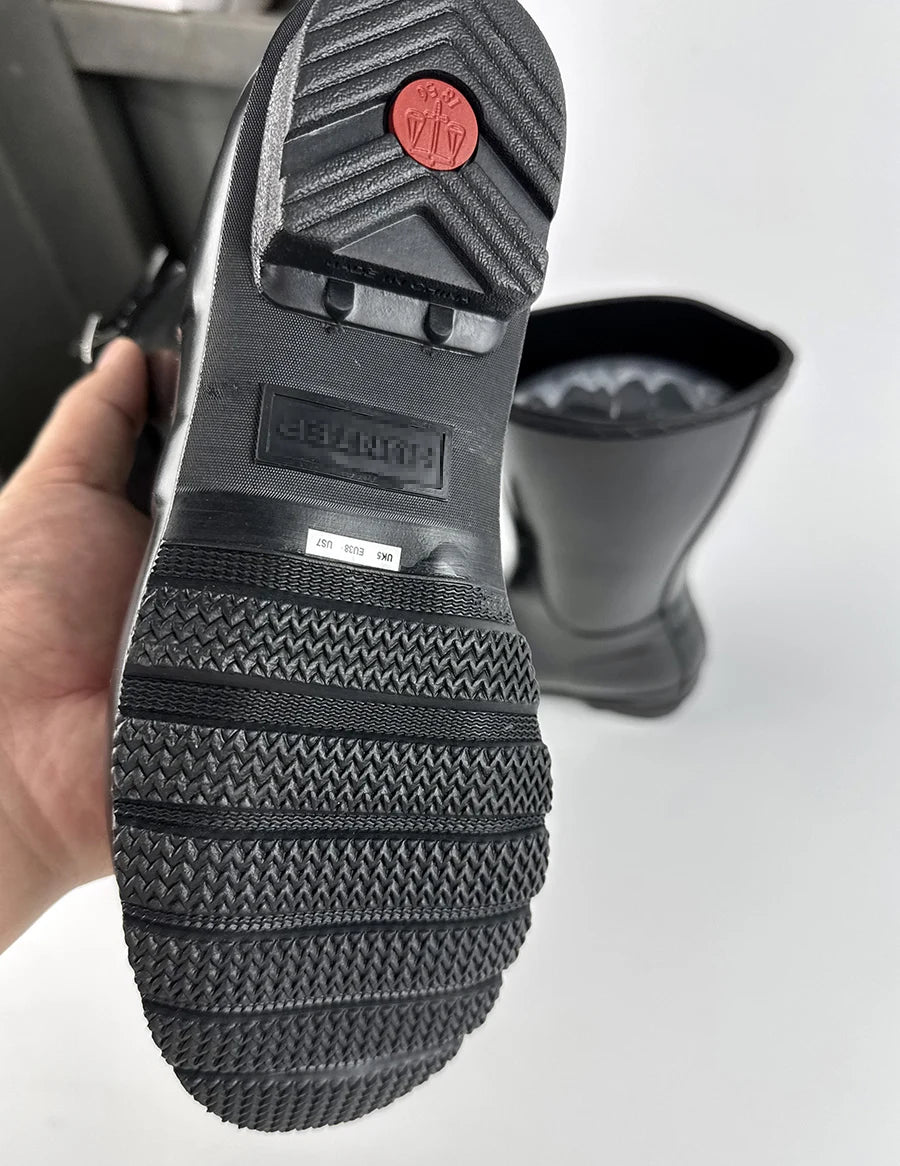 حذاء نسائي من الجلد المطرز حتى منتصف الساق