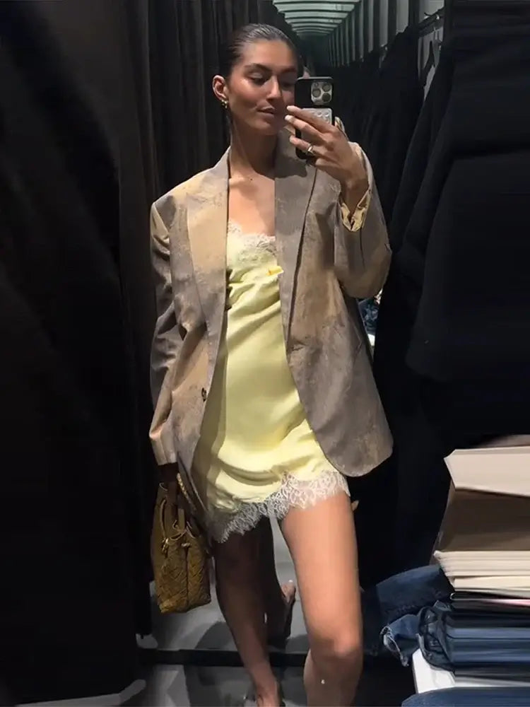 طقم فستان وسترة من الدانتيل المرقّع للنساء