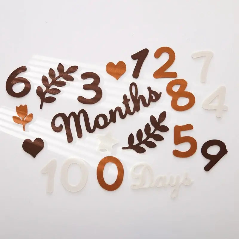 Baby milestone cards in soft felt featuring numbers and months for tracking growth 0-12 months, suitable for unisex.