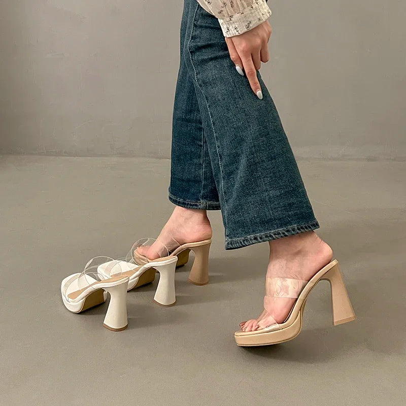 حذاء مفتوح من الأمام شفاف بكعب عالٍ – صيف 2025