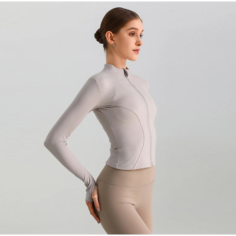 سترة يوجا نسائية بسحاب وقصّة Slim Fit