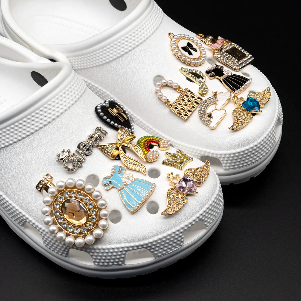 إكسسوارات أحذية معدنية مصممة للنساء