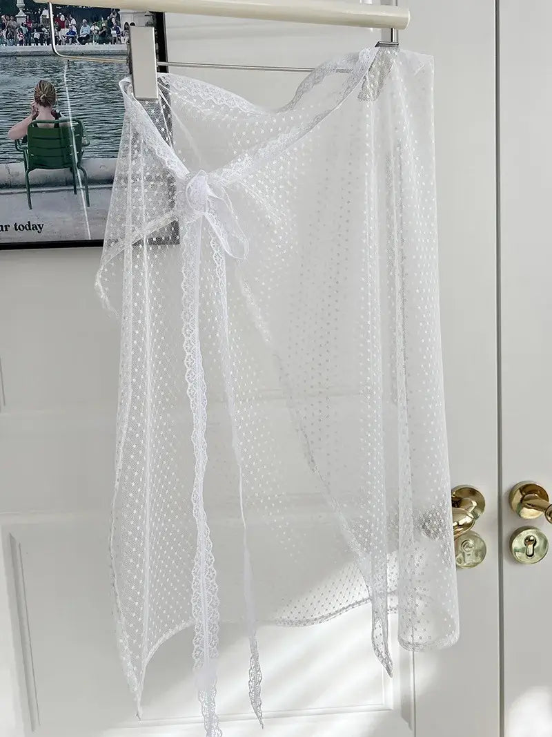 تنورة نسائية من الدانتيل والتول بتصميم عتيق