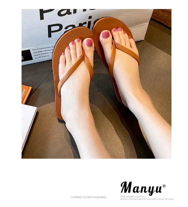 شباشب صيفية نسائية مانعة للانزلاق - شباشب للشاطئ والهواء الطلق