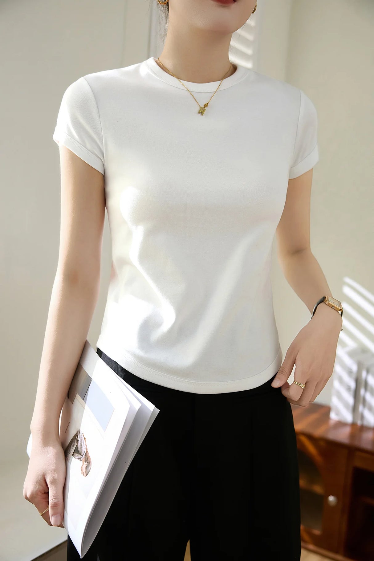 تي شيرت نسائي بطبعة ملونة