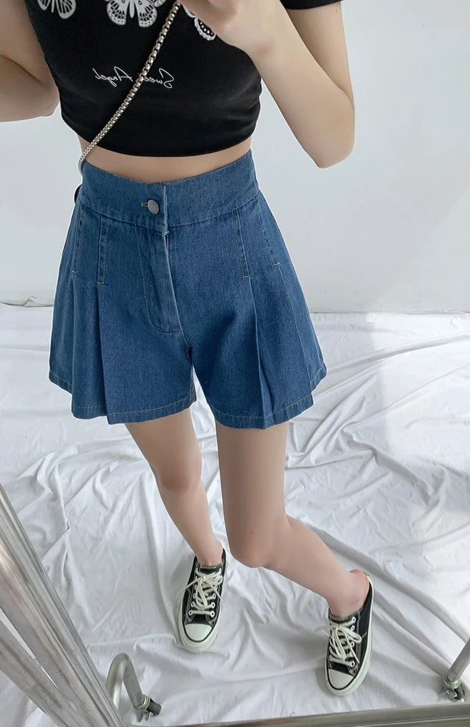 Women's Loose Pleated Denim Shorts