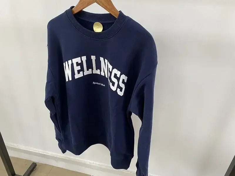 سويت شيرت نسائي بطبعة حروف عتيقة برقبة دائرية