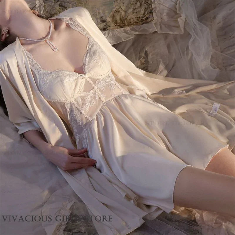 ملابس نوم نسائية من الدانتيل المرقعة