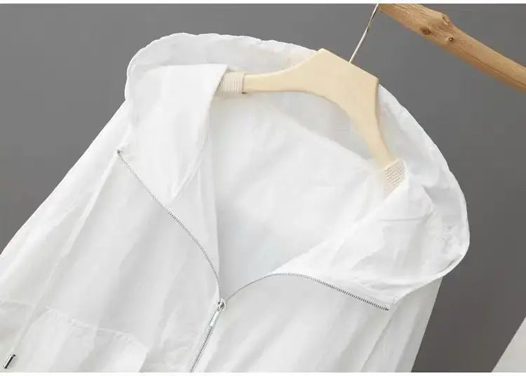 سترة نسائية خفيفة الوزن مقاومة للرياح بغطاء للرأس